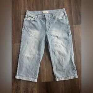 Levi’s Striped Cropped Jeans. Women’s size 10. Great used condition!